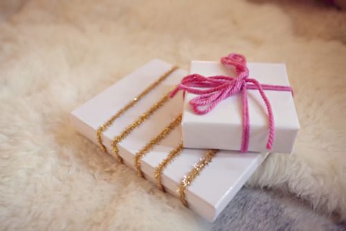 幸福情侣qq签名一男一女 空白的纸上开始编辑我们的故事